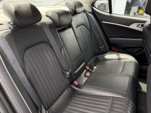 2021 Genesis G70 2.0T RWD - 23073918 - 26