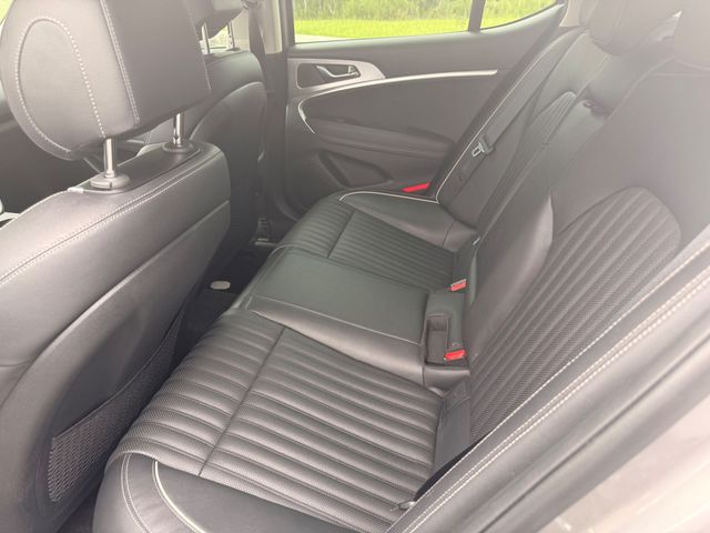 2021 Genesis G70 3.3T - 23061557 - 16