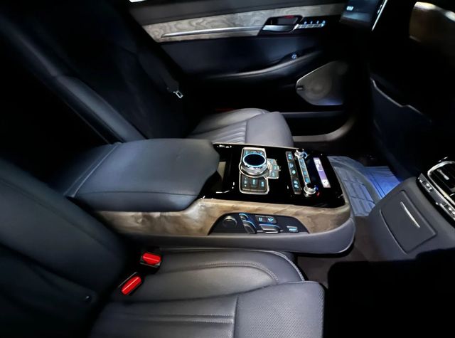 2021 Genesis G90 5.0L Ultimate RWD - 22938487 - 43