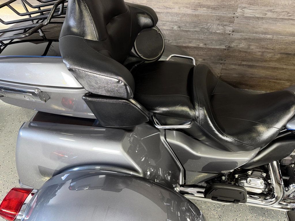 2021 Harley-Davidson FLHTCUTG Triglide Ultra Classic One Owner! - 22927255 - 6
