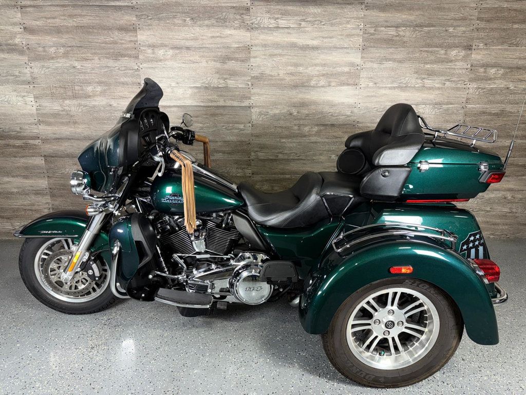 2021 Harley-Davidson FLHTCUTG Triglide Ultra Classic Snake Venom Paint! - 22943421 - 11