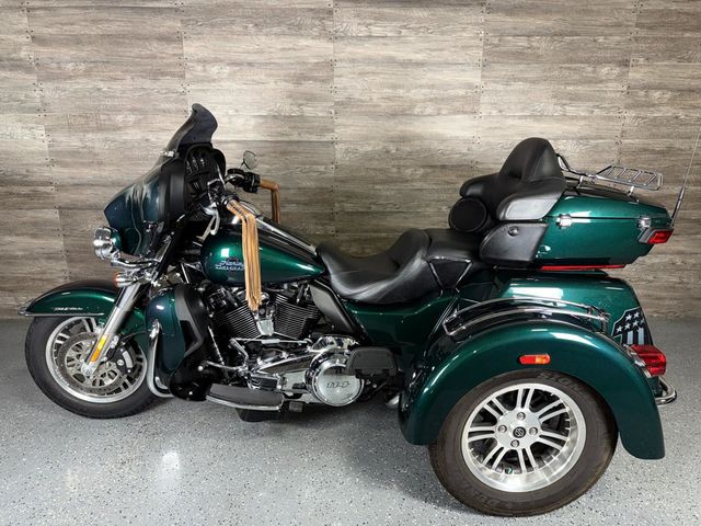 2021 Harley-Davidson FLHTCUTG Triglide Ultra Classic Snake Venom Paint! - 22943421 - 11