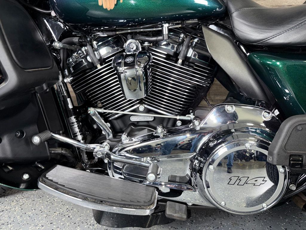 2021 Harley-Davidson FLHTCUTG Triglide Ultra Classic Snake Venom Paint! - 22943421 - 12