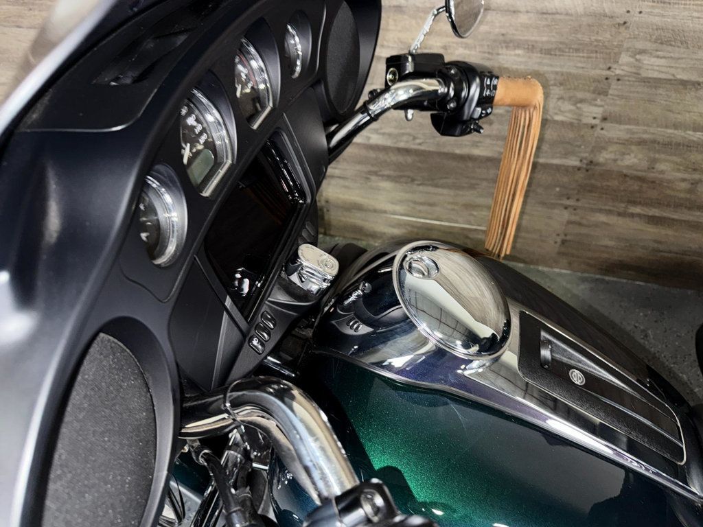 2021 Harley-Davidson FLHTCUTG Triglide Ultra Classic Snake Venom Paint! - 22943421 - 13