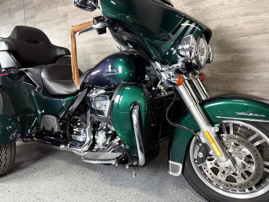 2021 Harley-Davidson FLHTCUTG Triglide Ultra Classic Snake Venom Paint! - 22943421 | Video 2