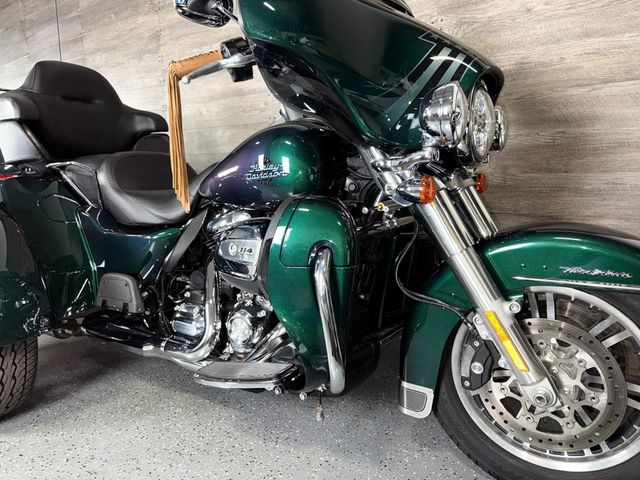 2021 Harley-Davidson FLHTCUTG Triglide Ultra Classic Snake Venom Paint! - 22943421 - 1