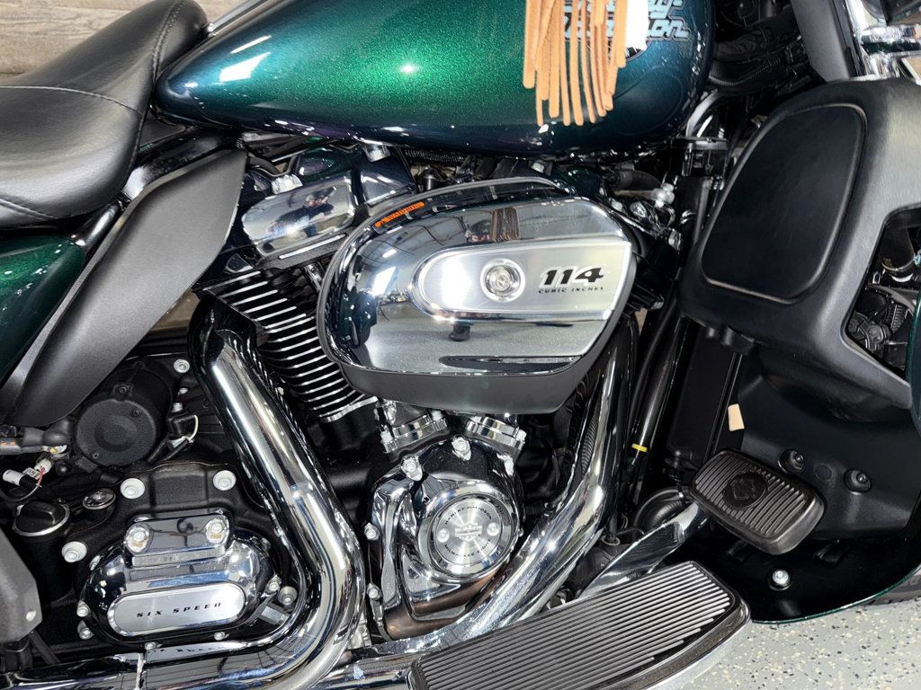 2021 Harley-Davidson FLHTCUTG Triglide Ultra Classic Snake Venom Paint! - 22943421 - 6