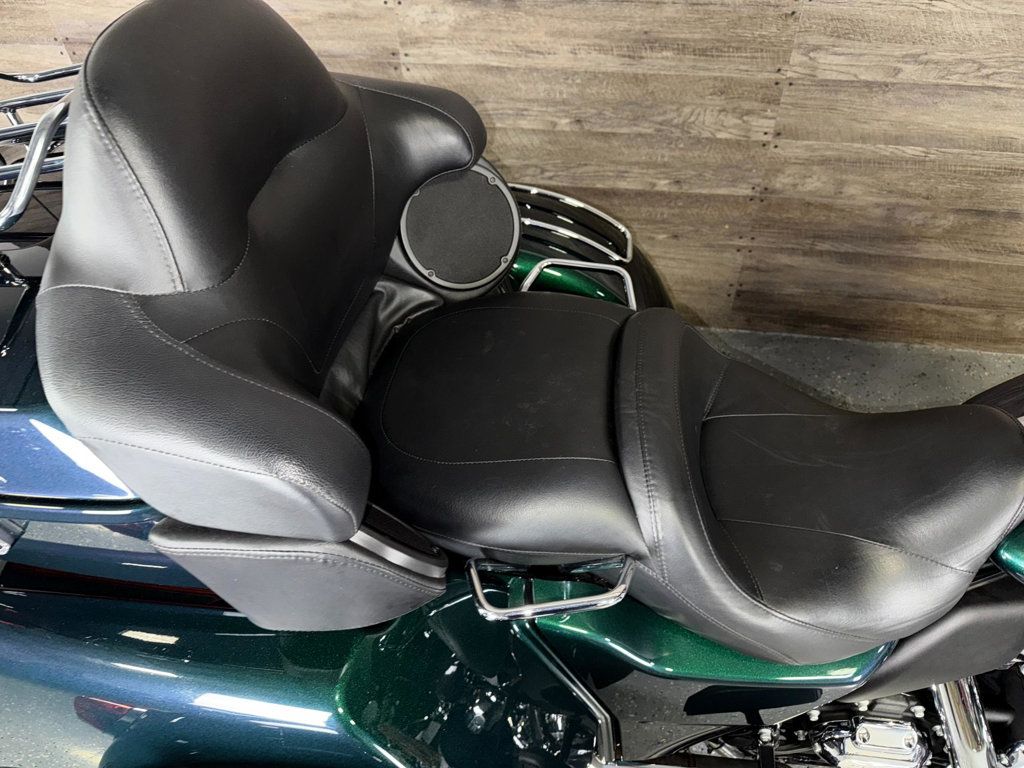 2021 Harley-Davidson FLHTCUTG Triglide Ultra Classic Snake Venom Paint! - 22943421 - 7