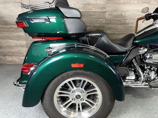 2021 Harley-Davidson FLHTCUTG Triglide Ultra Classic Snake Venom Paint! - 22943421 - 8