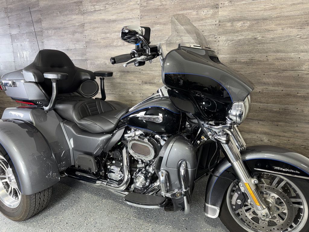 2021 Harley-Davidson FLHTCUTG Triglide Ultra Classic SUPER CLEAN! - 23082527 | Video 2