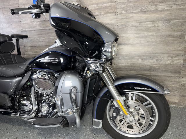 2021 Harley-Davidson FLHTCUTG Triglide Ultra Classic SUPER CLEAN! - 23082527 - 3