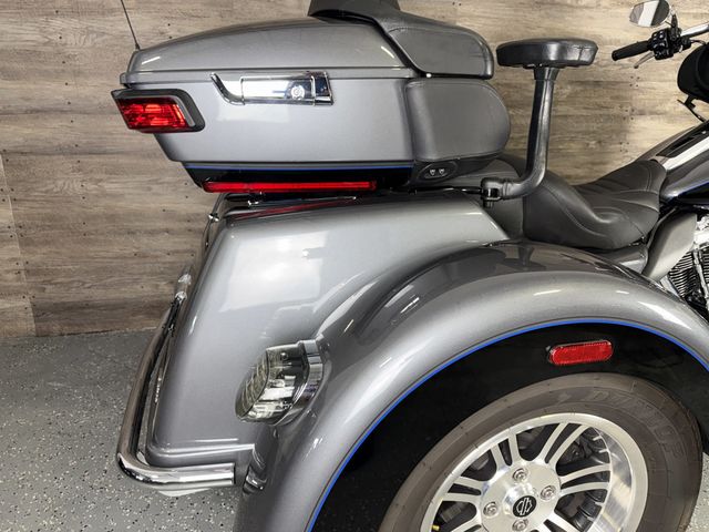 2021 Harley-Davidson FLHTCUTG Triglide Ultra Classic SUPER CLEAN! - 23082527 - 6
