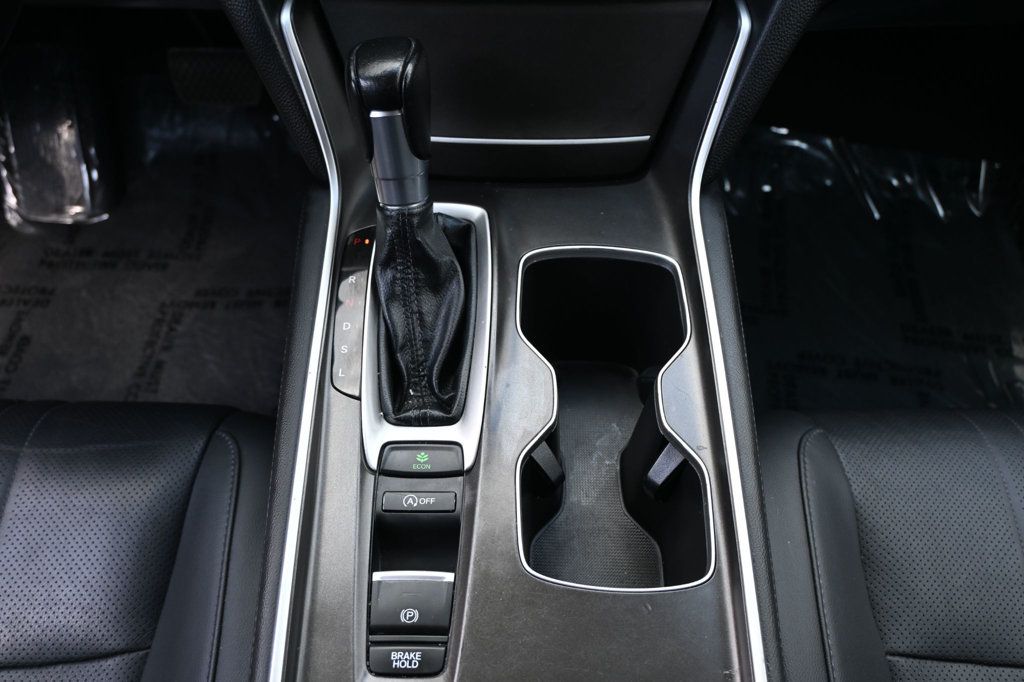 Honda Accord photo 13