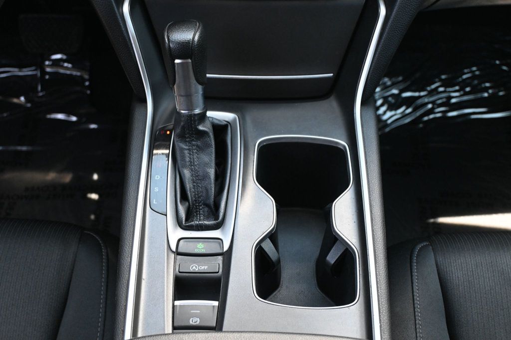Honda Accord photo 16