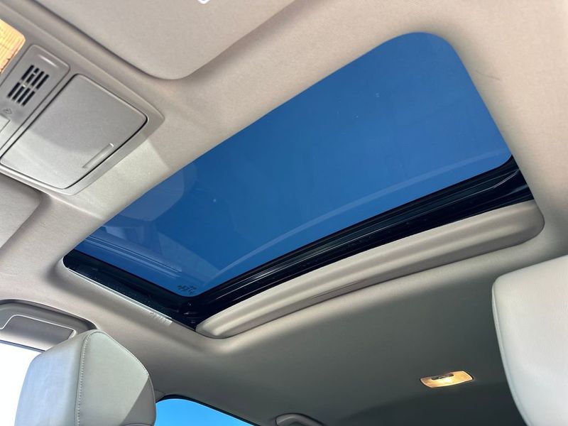 2021 Honda CR-V Hybrid Touring AWD - 22990938 - 18