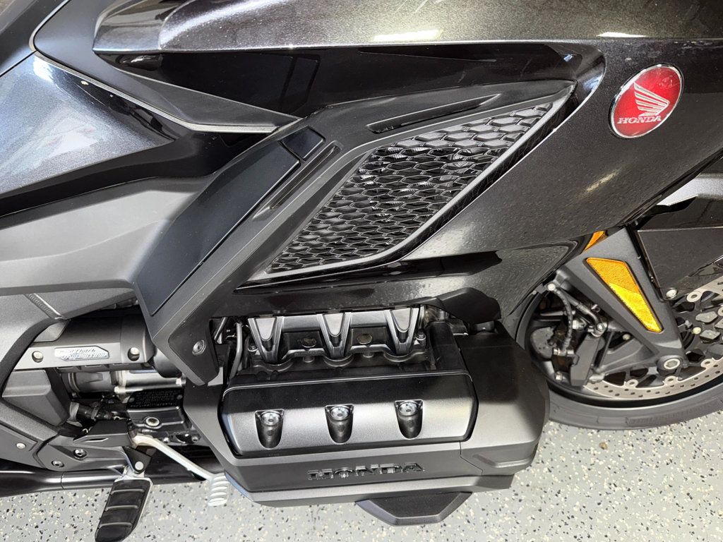 2021 Honda GL1800 Goldwing Tour DCT One Owner! - 22933516 - 9
