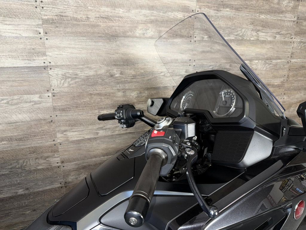 2021 Honda GL1800 Goldwing Tour DCT One Owner! - 22933516 - 4
