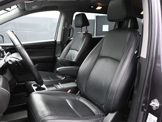 2021 Honda Odyssey Touring photo 5