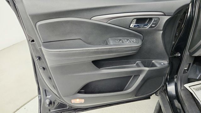 2021 Honda Ridgeline RTL-E AWD with Trailer Hitch - 22951213 - 10