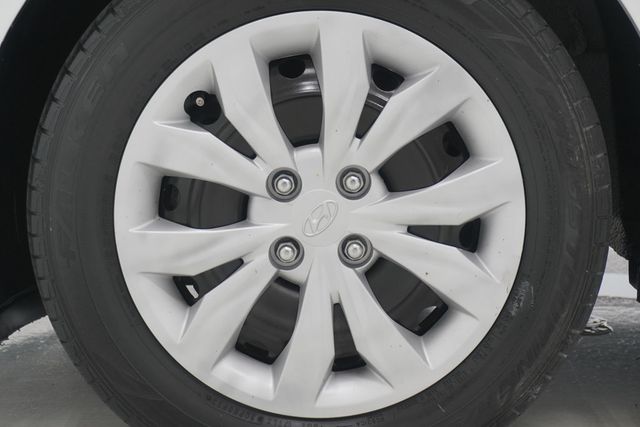 2021 Hyundai Accent SE Sedan IVT - 23030655 - 22