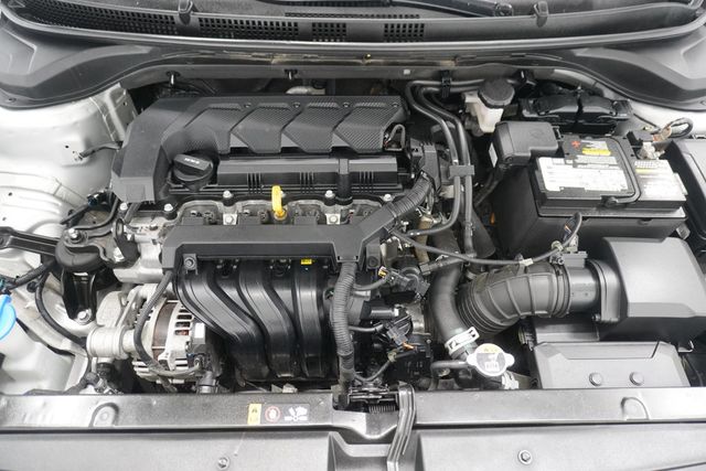 2021 Hyundai Accent SE Sedan IVT - 23030655 - 24