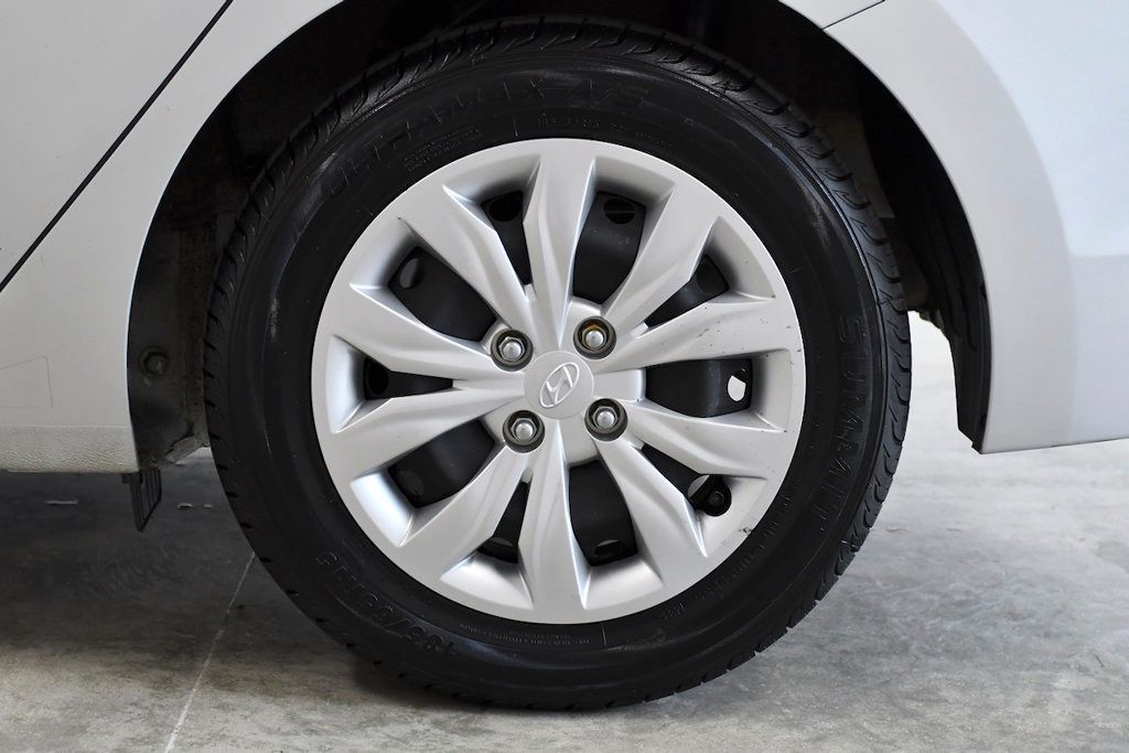 2021 Hyundai Accent SE Sedan IVT - 22422455 - 11