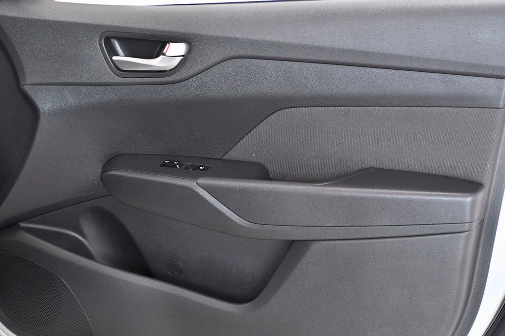 2021 Hyundai Accent SE Sedan IVT - 22422455 - 17