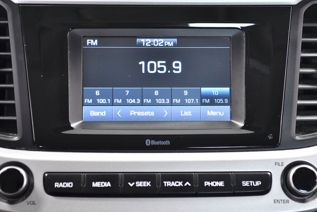 2021 Hyundai Accent SE Sedan IVT - 22422455 - 25