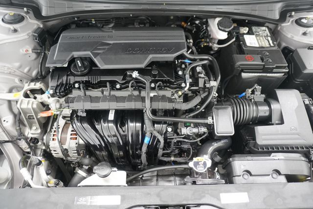2021 Hyundai Elantra Limited IVT - 23030072 - 29