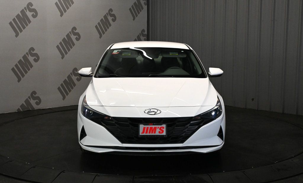 Hyundai Elantra photo 2