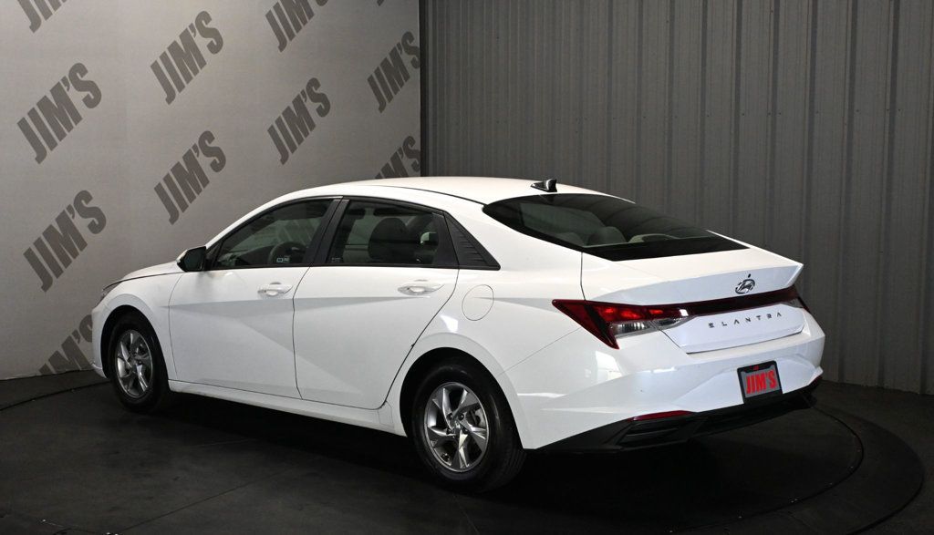 Hyundai Elantra photo 7