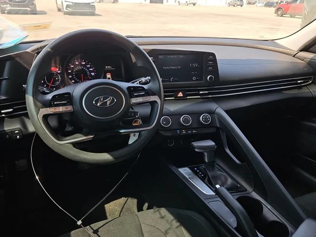 2021 Hyundai Elantra SE - 23088781 - 4