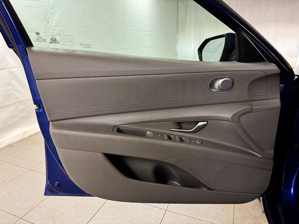 2021 Hyundai Elantra SE photo 14