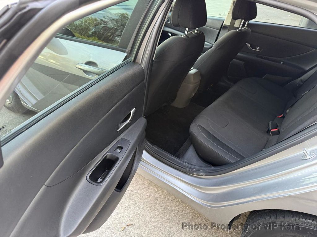 2021 Hyundai Elantra SE IVT - 23005287 - 10