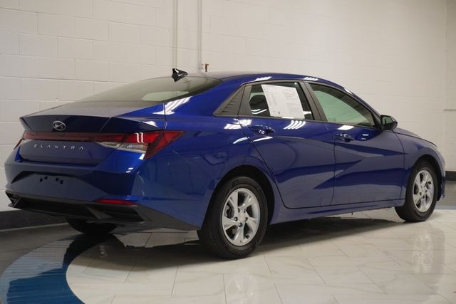 2021 Hyundai Elantra SE photo 3
