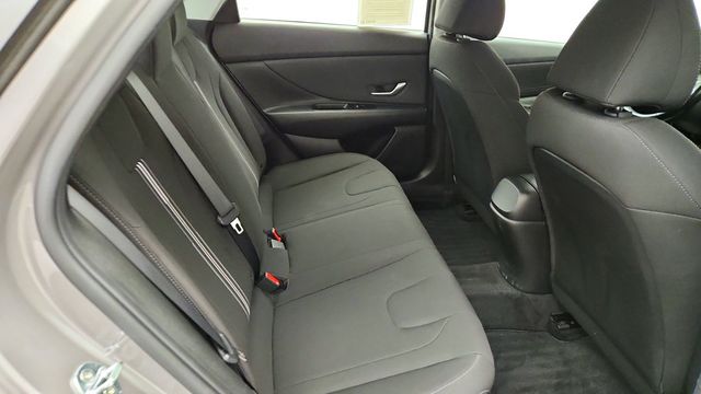 2021 Hyundai Elantra SE IVT SULEV w/ Convenience Package - 23087270 - 19
