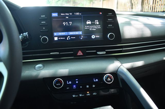 2021 Hyundai Elantra SEL IVT - 23024245 - 22