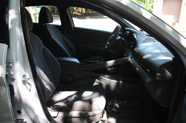 2021 Hyundai Elantra SEL IVT - 23024245 - 24