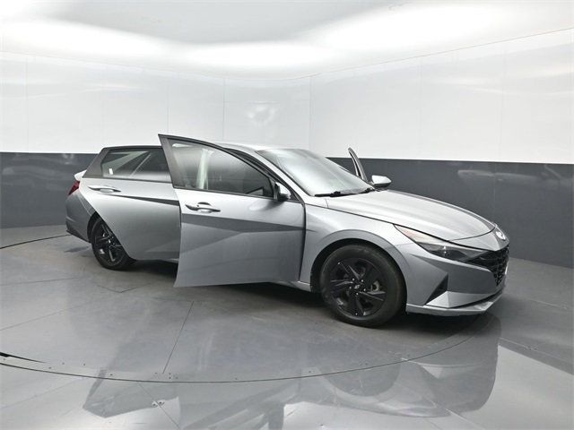 2021 Hyundai Elantra SEL IVT - 22945746 - 37