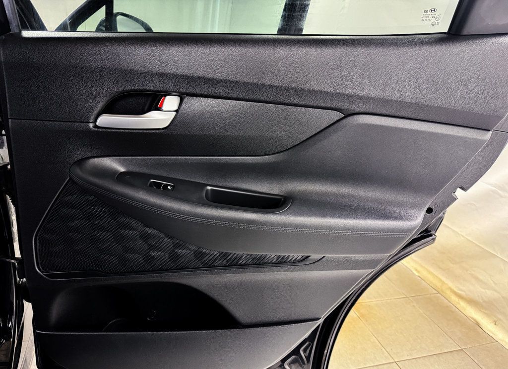 2021 Hyundai Santa Fe SE - 22932308 - 15