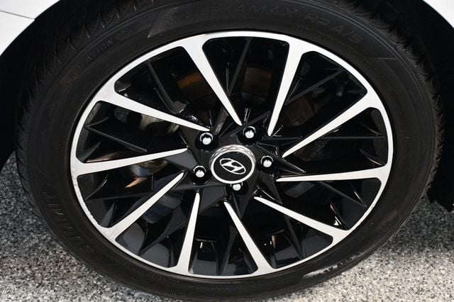 2021 Hyundai Sonata Limited 1.6T - 23050477 - 19