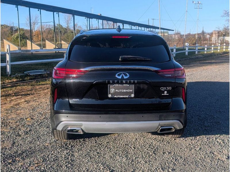 2021 Infiniti QX50 Luxe AWD photo 4