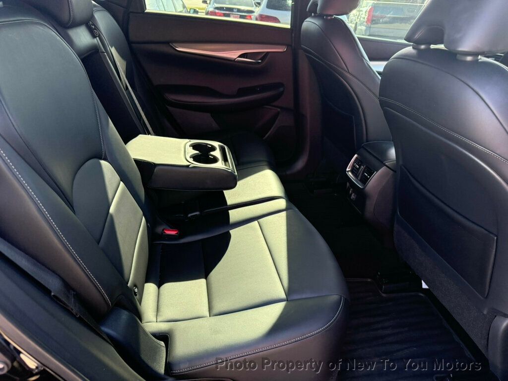 2021 Infiniti QX50 Luxe photo 3