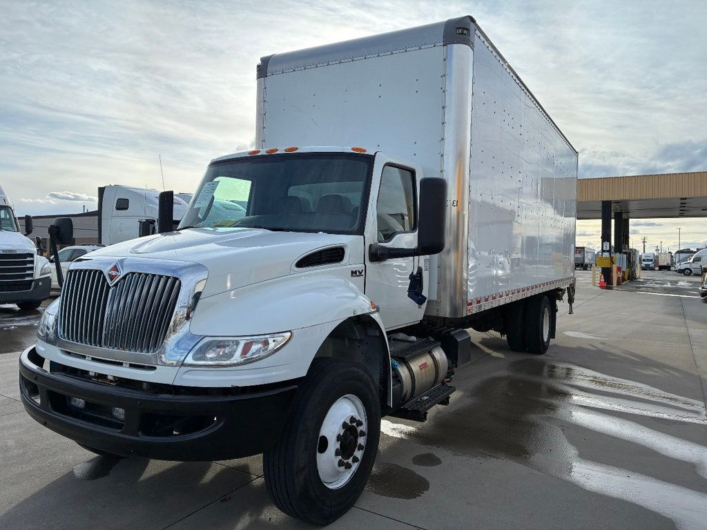 2021 International MV607 w/ 26ft Dry Freight 102 X 109 Box Truck w/ Lift Gate - 23012956 - 1