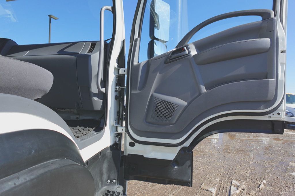 2021 Isuzu FTR (26ft Box with Gate) - 22978253 - 22