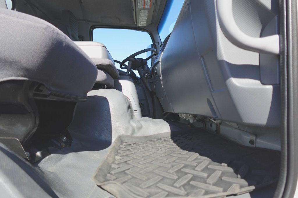 2021 Isuzu FTR (26ft Box with Gate) - 22978253 - 24