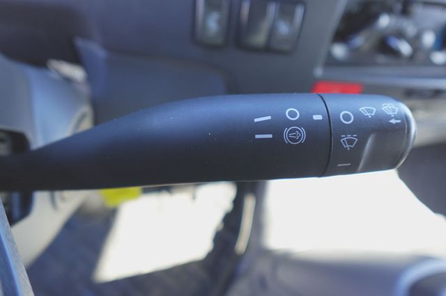 2021 Isuzu FTR (26ft Box with Gate) - 22978253 - 32