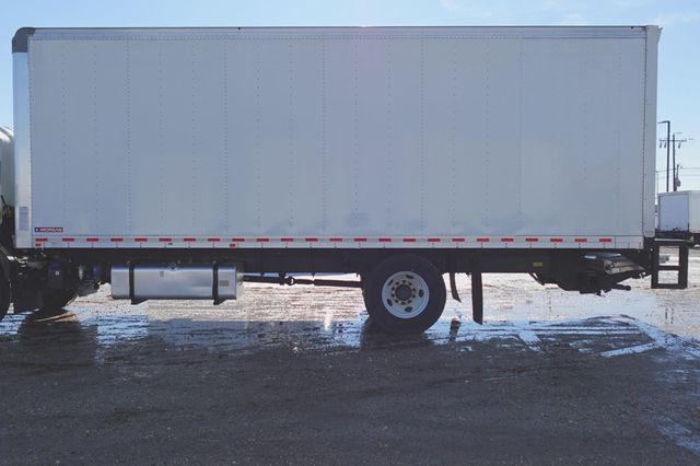 2021 Isuzu FTR (26ft Box with Gate) - 22978253 - 4