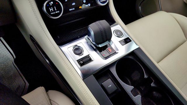 2021 Jaguar F-PACE P340 AWD S with Heated & Ventilated Front Seats and 19'' Wheels - 22957548 - 16