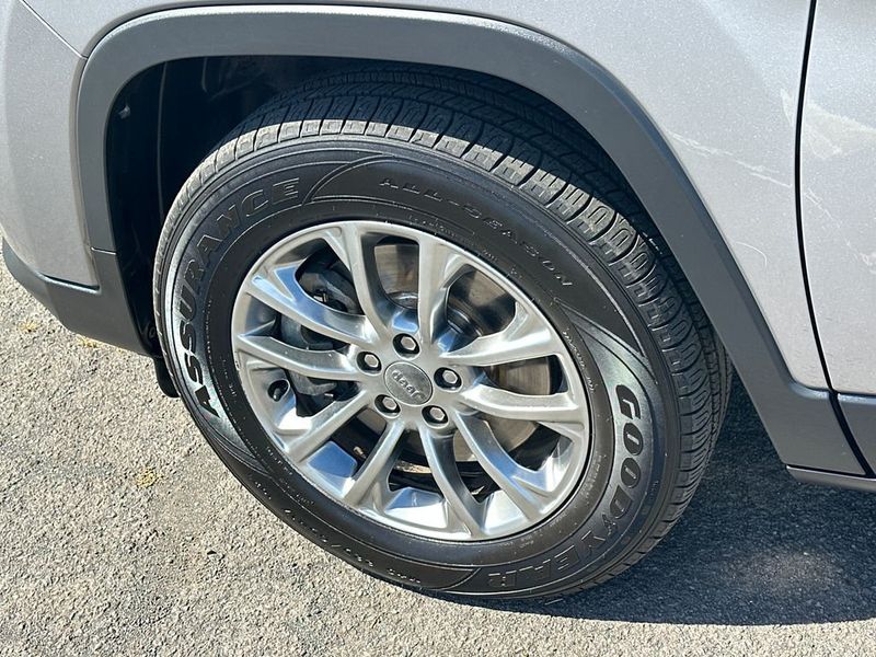 2021 Jeep Cherokee Latitude Lux 4x4 - 23045886 - 11